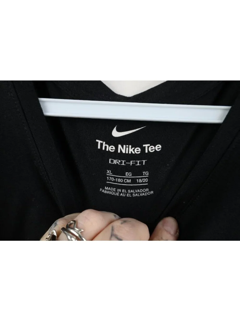 Nike NBA Boys Size XL Center Swoosh New York Knicks Basketball T-Shirt Black